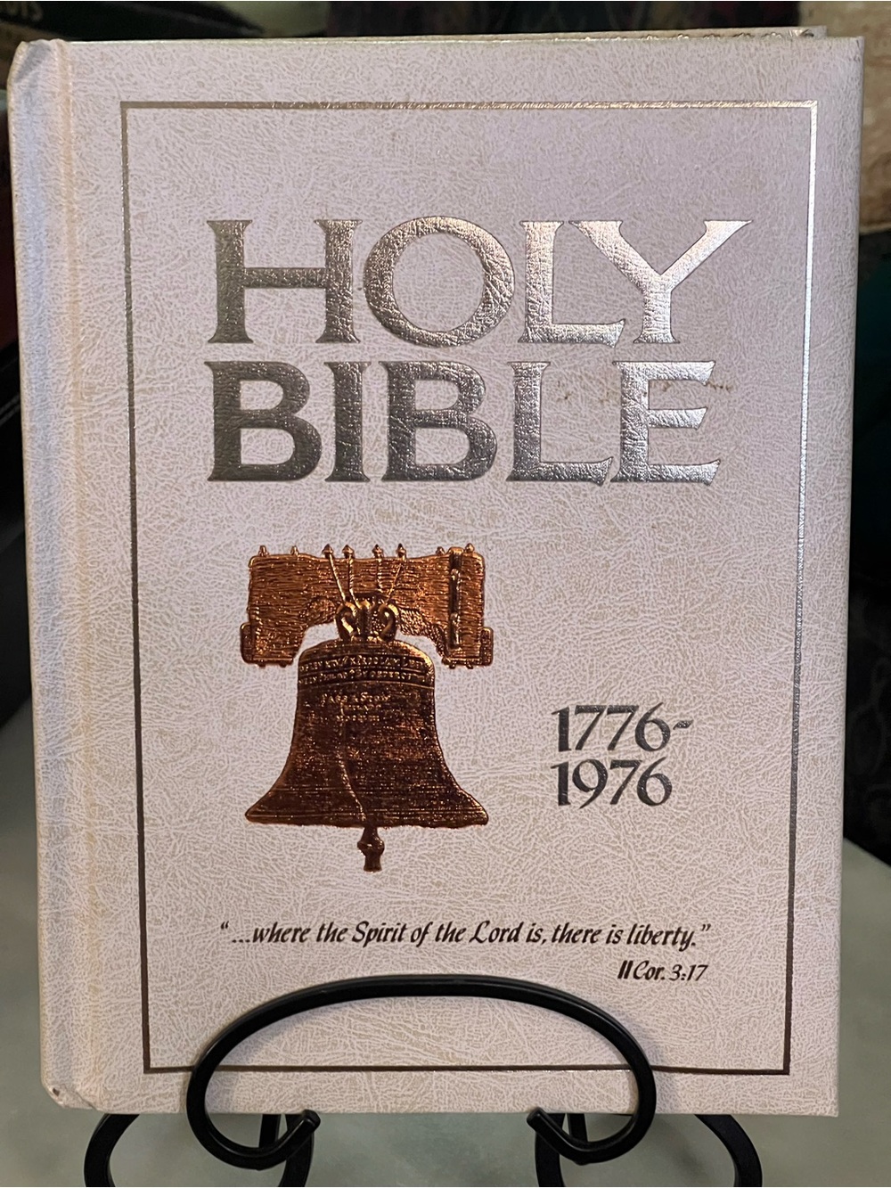Vintage Holy Bible American Bicentennial Edition 1776-1976 Red Letter Edition.